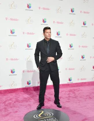Puerto Rican singer Ricky Martin poses as he arrives at Lo Nuestro Latin Music Awards at the American Airlines Arena in Miami, Florida, Unied States, 23 February 2017. LO NUESTRO LATIN MUSIC AWARDS !ACHTUNG: NUR REDAKTIONELLE NUTZUNG!  Copyright: xGIORGIOxVIERAx MIA001 20170224-636235057778739793