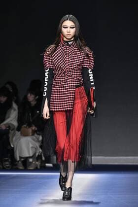 Milan woman s Fashion Week Fall Winter 2017 2018. Milano Moda donna , autunno inverno 2017 2018 . Versace fashion show Pictured: Model  Copyright: xRiccardoxGiordanoxSickix xIPAx xFotosickix