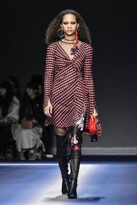 Milan woman s Fashion Week Fall Winter 2017 2018. Milano Moda donna , autunno inverno 2017 2018 . Versace fashion show Pictured: Model  Copyright: xRiccardoxGiordanoxSickix xIPAx xFotosickix
