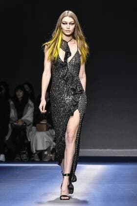Bilder des Tages Milan woman s Fashion Week Fall Winter 2017 2018. Milano Moda donna , autunno inverno 2017 2018 . Versace fashion show Pictured: Gigi Hadid  Copyright: xRiccardoxGiordanoxSickix xIPAx xFotosickix
