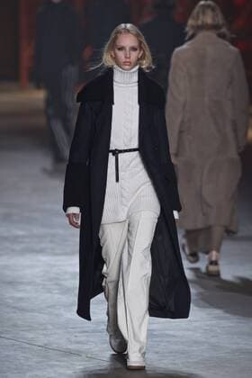 (170225) -- MILAN, Feb. 25, 2017 -- A model presents a creation for fashion house Diesel Black Gold during Milan Fashion Week Fall Winter 2017 2018 on Feb. 24, 2017, in Milan, Italy. ) (yk) ITALY-MILAN-FASHION WEEK-DIESEL BLACK GOLD JinxYu 