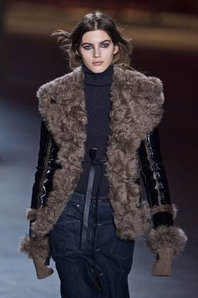 (170225) -- MILAN, Feb. 25, 2017 -- A model presents a creation for fashion house Diesel Black Gold during Milan Fashion Week Fall Winter 2017 2018 on Feb. 24, 2017, in Milan, Italy. ) ITALY-MILAN-FASHION WEEK-DIESEL BLACK GOLD JinxYu 