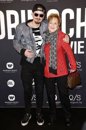 Robin Schulz mit Mutter Ilse bei der Premiere der Dokumentation Robin Schulz - The Movie im Cinemaxx Dammtor. Hamburg, 24.02.2017 Foto:xgbrcix xFuturexImage