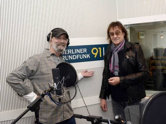 25 . 01 . 2017 , Berlin Steglitz : Berliner Rundfunk 91.4 . Der alte Ami Rik de Lisle und Maschine Dieter Birr von den Puhdys .