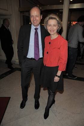 Bilder des Tages Ursula von der Leyen, Heiko von der Leyen Premiere Alles muss Glaenzen im Theater am Kudamm in Berlin am 25.02.2017