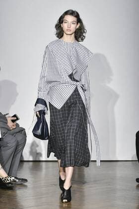 Milan woman s Fashion Week Fall Winter 2017 2018. Gabriele Colangelo Fashionshow Pictured: Model  Copyright: xRiccardoxGiordanoxSickix xIPAx xFotosickix