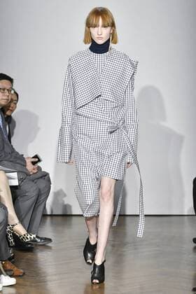 Milan woman s Fashion Week Fall Winter 2017 2018. Gabriele Colangelo Fashionshow Pictured: Model  Copyright: xRiccardoxGiordanoxSickix xIPAx xFotosickix