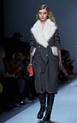 MILAN, Feb. 25, 2017 -- A model presents a collection for fashion house ERMANNO SCERVINO during Milan Fashion Week Fall Winter 2017 2018 on Feb. 25, 2017, in Milan, Italy. ) (lrz) ITALY-MILAN-FASHION WEEK-ERMANNO SCERVINO JinxYu 