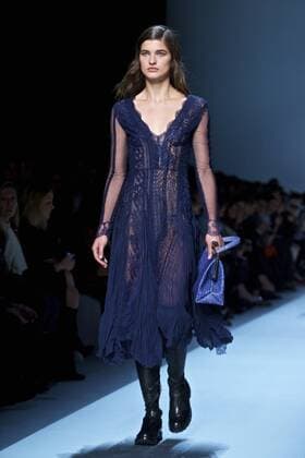 MILAN, Feb. 25, 2017 -- A model presents a collection for fashion house ERMANNO SCERVINO during Milan Fashion Week Fall Winter 2017 2018 on Feb. 25, 2017, in Milan, Italy. ) (lrz) ITALY-MILAN-FASHION WEEK-ERMANNO SCERVINO JinxYu 