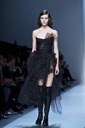 MILAN, Feb. 25, 2017 -- A model presents a collection for fashion house ERMANNO SCERVINO during Milan Fashion Week Fall Winter 2017 2018 on Feb. 25, 2017, in Milan, Italy. ) (lrz) ITALY-MILAN-FASHION WEEK-ERMANNO SCERVINO JinxYu 