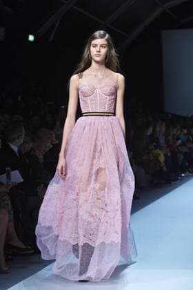 MILAN, Feb. 25, 2017 -- A model presents a collection for fashion house ERMANNO SCERVINO during Milan Fashion Week Fall Winter 2017 2018 on Feb. 25, 2017, in Milan, Italy. ) (lrz) ITALY-MILAN-FASHION WEEK-ERMANNO SCERVINO JinxYu 