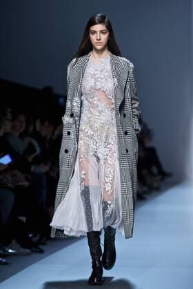 MILAN, Feb. 25, 2017 -- A model presents a collection for fashion house ERMANNO SCERVINO during Milan Fashion Week Fall Winter 2017 2018 on Feb. 25, 2017, in Milan, Italy. ) (lrz) ITALY-MILAN-FASHION WEEK-ERMANNO SCERVINO JinxYu 