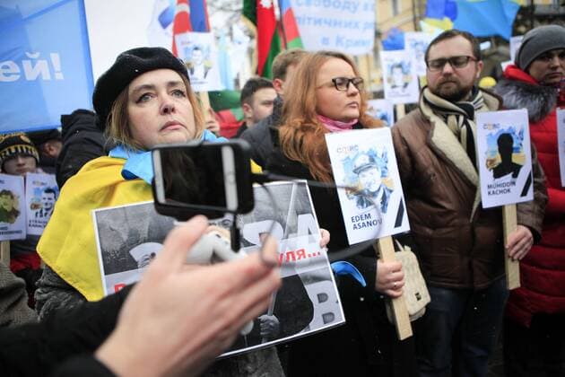 Kiew: Demonstranten solidarisieren sich mit Krimtataren February 26, 2017 - Kiev, Ukraine - Kyiv is hosting a March of Solidarity with the Crimean Tatar people, Ukrainians, and representatives of other nationalities living in a temporarily occupied Crimea. Kiev Ukraine - ZUMAf321 20170226_zap_f321_015 Copyright: xNazarxFurykx