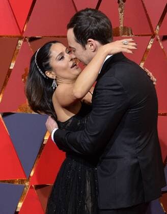 Actress Salma Hayek greets Jim Parsons on the red carpet for the 89th annual Academy Awards at the Dolby Theatre in the Hollywood section of Los Angeles on February 26, 2017.  LAP20170226031 JIMxRUYMEN