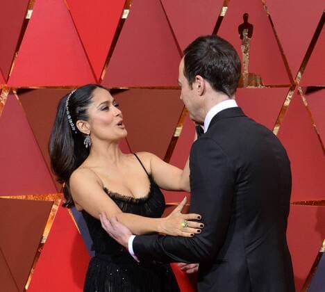 Actress Salma Hayek greets Jim Parsons on the red carpet for the 89th annual Academy Awards at the Dolby Theatre in the Hollywood section of Los Angeles on February 26, 2017.  LAP20170226034 JIMxRUYMEN