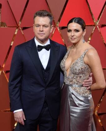 Luciana Barroso (L) and actor Matt Damon arrive on the red carpet for the 89th annual Academy Awards at the Dolby Theatre in the Hollywood section of Los Angeles on February 26, 2017.  LAP20170226674 JIMxRUYMEN