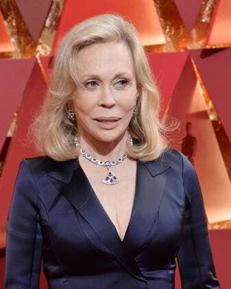 Actress Faye Dunaway arrives on the red carpet for the 89th annual Academy Awards at the Dolby Theatre in the Hollywood section of Los Angeles on February 26, 2017.  LAP20170226695 JIMxRUYMEN