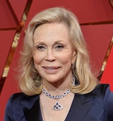 Actress Faye Dunaway arrives on the red carpet for the 89th annual Academy Awards at the Dolby Theatre in the Hollywood section of Los Angeles on February 26, 2017.  LAP20170226703 JIMxRUYMEN