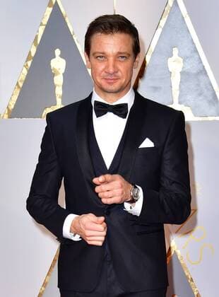 Actor Jeremy Renner arrives on the red carpet for the 89th annual Academy Awards at the Dolby Theatre in the Hollywood section of Los Angeles on February 26, 2017.  LAP2017022728 KEVINxDIETSCH