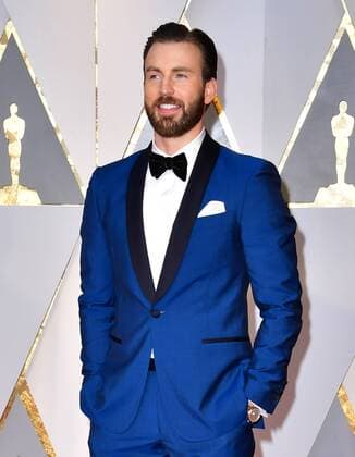 Actor Chris Evans arrives on the red carpet for the 89th annual Academy Awards at the Dolby Theatre in the Hollywood section of Los Angeles on February 26, 2017.  LAP2017022731 KEVINxDIETSCH