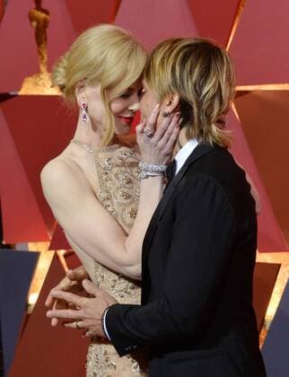Actors Nicole Kidman and Keith Urban arrive on the red carpet for the 89th annual Academy Awards at the Dolby Theatre in the Hollywood section of Los Angeles on February 26, 2017.  LAP20170226756 JIMxRUYMEN