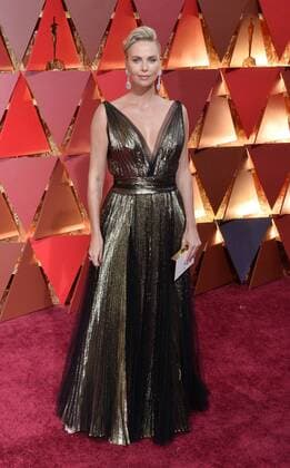 Actress Charlize Theron arrives on the red carpet for the 89th annual Academy Awards at the Dolby Theatre in the Hollywood section of Los Angeles on February 26, 2017.  LAP20170226775 JIMxRUYMEN