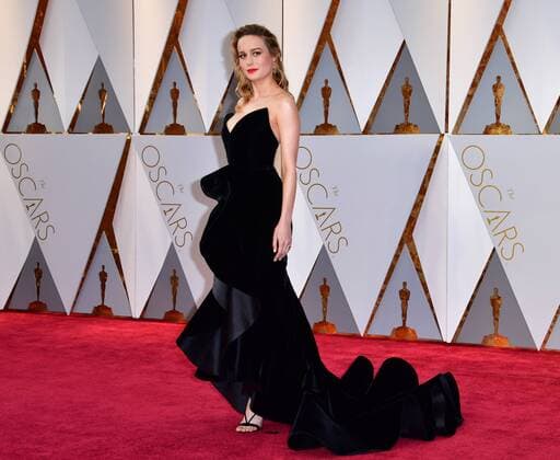 Brie Larson arrives on the red carpet for the 89th annual Academy Awards at the Dolby Theatre in the Hollywood section of Los Angeles on February 26, 2017.  LAP2017022755 KEVINxDIETSCH