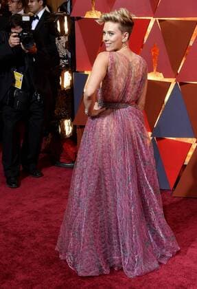 Actress Scarlett Johansson arrives on the red carpet for the 89th annual Academy Awards at the Dolby Theatre in the Hollywood section of Los Angeles on February 26, 2017.  LAP20170226412 JIMxRUYMEN