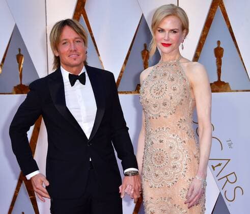 Nicole Kidman (R) and Keith Urban arrive on the red carpet for the 89th annual Academy Awards at the Dolby Theatre in the Hollywood section of Los Angeles on February 26, 2017.  LAP2017022780 KEVINxDIETSCH