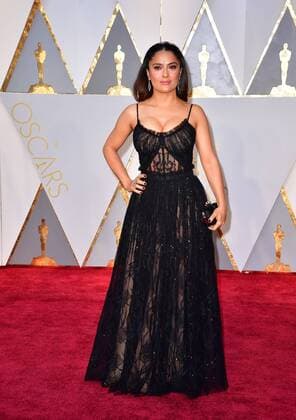 Selma Hayek arrives on the red carpet for the 89th annual Academy Awards at the Dolby Theatre in the Hollywood section of Los Angeles on February 26, 2017.  LAP2017022786 KEVINxDIETSCH