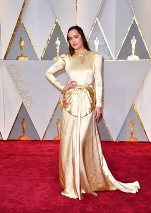 Dakota Johnson arrives on the red carpet for the 89th annual Academy Awards at the Dolby Theatre in the Hollywood section of Los Angeles on February 26, 2017.  LAP2017022831 KEVINxDIETSCH
