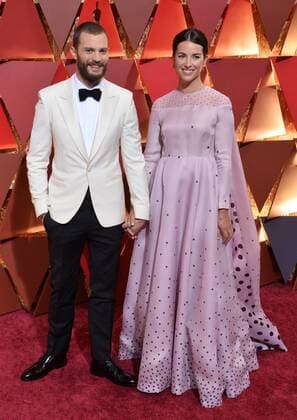 Actors Jamie Dornan (L) and Amelia Warner arrive on the red carpet for the 89th annual Academy Awards at the Dolby Theatre in the Hollywood section of Los Angeles on February 26, 2017.  LAP20170226987 JIMxRUYMEN