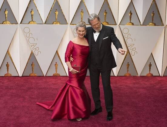 US actor Jeff Bridges (R) and his wife Susan at the red carpet during the 89th Academy Awards at the Dolby Theater in Hollywood, California, United States, 26 February 2017. 89TH CINEMA ACADEMY AWARDS IN HOLLYWOOD !ACHTUNG: NUR REDAKTIONELLE NUTZUNG!  Copyright: xARMANDOxARORIZOx HWD001 20170227-636237707197608455