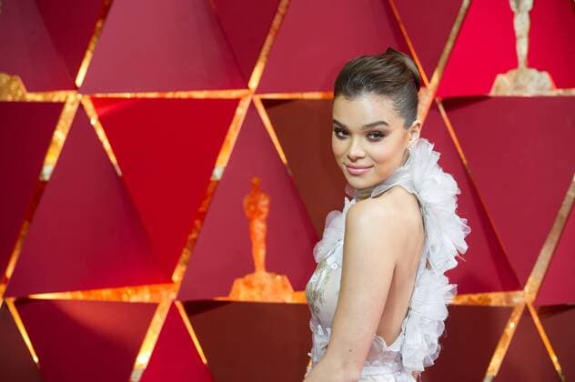 (170227) -- LOS ANGELES, Feb. 26, 2017 -- Actress Hailee Steinfeld arrives on the red carpet of the 89th Academy Awards at the Dolby Theater in Los Angeles, the United States, on Feb. 26, 2017. )(gj) U.S.-LOS ANGELES-OSCAR-RED CARPET YangxLei 