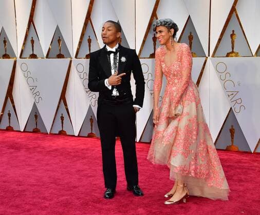 Pharrell Williams and Mimi Valdes arrive on the red carpet for the 89th annual Academy Awards at the Dolby Theatre in the Hollywood section of Los Angeles on February 26, 2017.  LAP2017022884 KEVINxDIETSCH