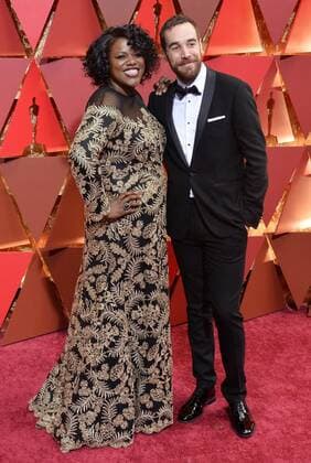 (L-R) Film Editors Joi McMillon and Nat Sanders arrive on the red carpet for the 89th annual Academy Awards at the Dolby Theatre in the Hollywood section of Los Angeles on February 26, 2017.  LAP20170226502 JIMxRUYMEN