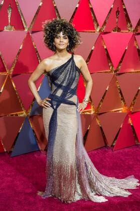 (170227) -- LOS ANGELES, Feb. 26, 2017 -- Actress Halle Berry arrives for the red carpet of the 89th Academy Awards at the Dolby Theater in Los Angeles, the United States, on Feb. 26, 2017. )(gj) U.S.-LOS ANGELES-OSCAR-RED CARPET YangxLei 
