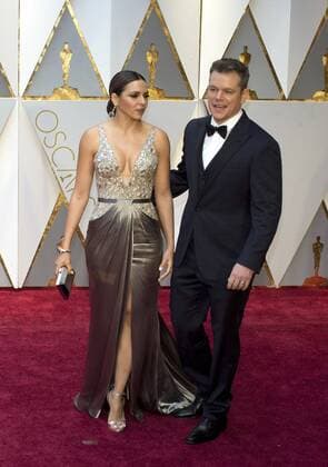 Actor, producer and screen writer Matt Damon (R) and Luciana Barroso arrive to the red carpet during the 89th academy awards at the Dolby Theatre in Hollywood, California, USA, 26 February 2017. The Oscars are presented for outstanding individual or collective efforts in 24 categories in filmmaking. Press Room - 89th Academy Awards !ACHTUNG: NUR REDAKTIONELLE NUTZUNG!  Copyright: xArmandoxArorizox 20170227-636237853983633340