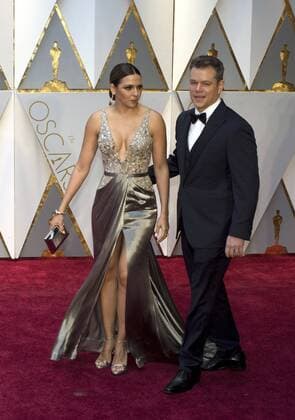Actor, producer and screen writer Matt Damon (R) and Luciana Barroso (L) arrive to the red carpet during the 89th academy awards at the Dolby Theatre in Hollywood, California, USA, 26 February 2017. The Oscars are presented for outstanding individual or collective efforts in 24 categories in filmmaking. Press Room - 89th Academy Awards !ACHTUNG: NUR REDAKTIONELLE NUTZUNG!  Copyright: xArmandoxArorizox 20170227-636237853996893170
