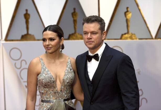 Actor, producer and screen writer Matt Damon (R) and Luciana Barroso arrive to the red carpet during the 89th academy awards at the Dolby Theatre in Hollywood, California, USA, 26 February 2017. The Oscars are presented for outstanding individual or collective efforts in 24 categories in filmmaking. Press Room - 89th Academy Awards !ACHTUNG: NUR REDAKTIONELLE NUTZUNG!  Copyright: xArmandoxArorizox 20170227-636237854632429022