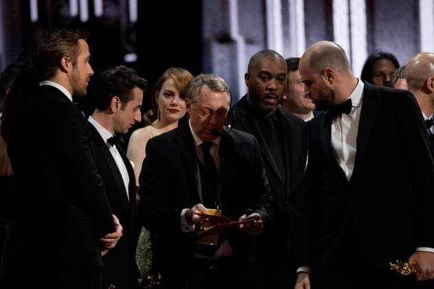 Feb 26, 2017 - Hollywood, California, U.S. - Producers onstage correcting the mix-up regarding Best Picture during The 89th Oscars at the Dolby Theatre in Hollywood, CA on Sunday, February 26, 2017. Hollywood U.S. - ZUMAz03_ 20170226_sho_z03_777 Copyright: xPhilxMcCarten.x