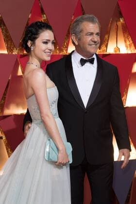 Feb 26, 2017 - Hollywood, California, U.S - MEL GIBSON, Oscar nominee, and ROSALIND ROSS arrive on the red carpet of The 89th Oscars at the Dolby Theatre in Hollywood, CA on Sunday, February 26, 2017. Hollywood U.S - ZUMAz03_ 20170226_sho_z03_529 Copyright: xMichaelxYadax