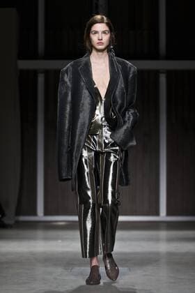 A model presents a creation of Chinese designer brand RICOSTRU during Milan Fashion Week Fall Winter 2017 2018 in Milan, Italy on Feb. 27, 2017. ) ITALY-MILAN-FASHION WEEK-RICOSTRU JinxYu 