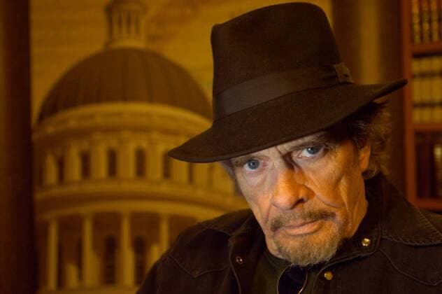 Merle Haggard portrait at PacSat studio in Sacramento Thursday, December 16, 2004. The Sacramento Bee Randy Pench ZUMA Press  - ZUMA 20040922_aag_s76_097 Copyright: xRANDYxPENCHx
