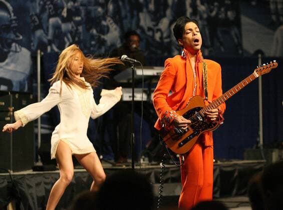 Feb. 1, 2007 - Miami Beach, FL, USA - Prince performs during a news conference at the Miami Beach Convention Center in Miami Beach, Florida, Thursday, February 1, 2007. Prince will perform at the halftime show during Super Bowl XLI on February 4, 2007. ( MCT) Miami Beach USA - ZUMAm67_ 27425362sp Copyright: xTerryxGilliamx