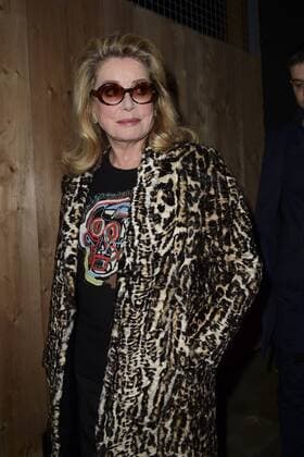 Catherine Deneuve - Ankunft Modenschau Yves St Laurent - Paris - 28 02 2017 JBAutissier Panoramic 
