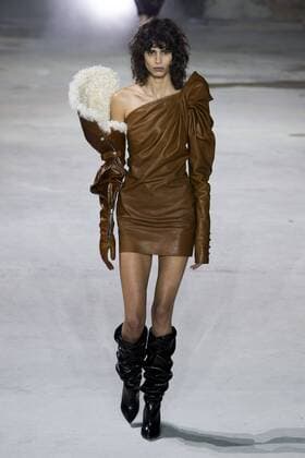 215948 Marineau Starface 2017-02-28 Paris France Paris Fashion Week. Défilé PAP Automne-hiver 2017. Saint Laurent. Saint Laurent , autumn-winter 2017 Paris, France Paris fashion week. Parade ready to wear fall winter 2017. Editorial use only _sans_perso  Copyright: xMarineaux STAR_215948_004