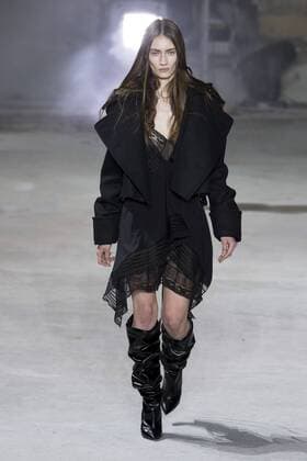 215948 Marineau Starface 2017-02-28 Paris France Paris Fashion Week. Défilé PAP Automne-hiver 2017. Saint Laurent. Saint Laurent , autumn-winter 2017 Paris, France Paris fashion week. Parade ready to wear fall winter 2017. Editorial use only _sans_perso  Copyright: xMarineaux STAR_215948_029