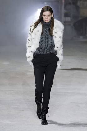 215948 Marineau Starface 2017-02-28 Paris France Paris Fashion Week. Défilé PAP Automne-hiver 2017. Saint Laurent. Saint Laurent , autumn-winter 2017 Paris, France Paris fashion week. Parade ready to wear fall winter 2017. Editorial use only _sans_perso  Copyright: xMarineaux STAR_215948_042
