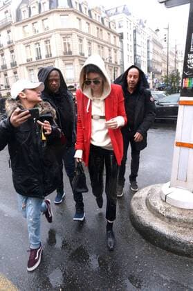 215961 Degun Starface 2017-03-01 Paris France Kendall Jenner à la sortie du restaurant L avenue . Jenner, Kendall  Copyright: xDegunx xStarfacex STAR_215961_004